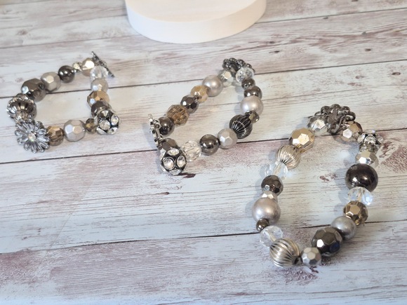 Elegant Stretch Bracelets with Crystal and Decorative Beads - Picture 7 of 8